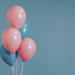 Pompowanie balonów na różne uroczystości – czy warto skorzystać z helu?